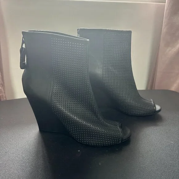 RUDSAK : Open-Toe Booties - Picture 1 of 5